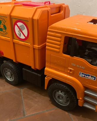 Camion mann dei rifiuti bruder per bambini usato