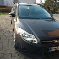 Automobile ford focus