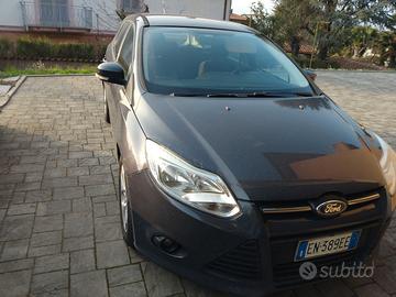 Automobile ford focus