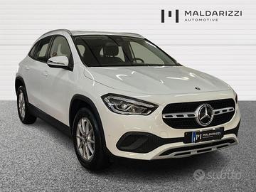 MERCEDES-BENZ GLA 180 d Business Extra auto