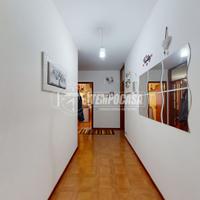Ampio quadrilocale con due garage