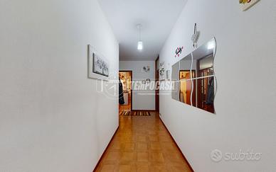 Ampio quadrilocale con due garage