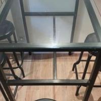 Tavolo e sgabelli IKEA