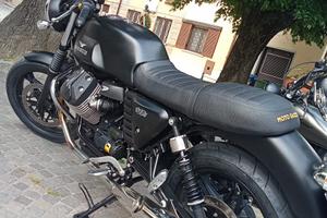 Moto Guzzi V7 Stone