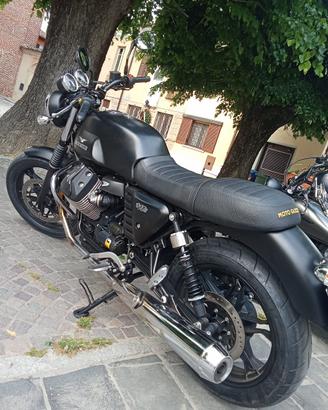 Moto Guzzi V7 Stone