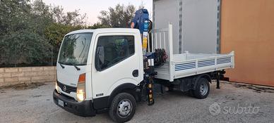 Nissan Cabstar con gru e ribaltabile 