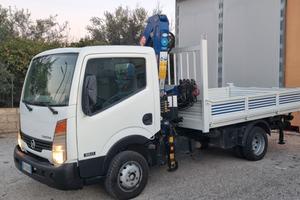 Nissan Cabstar con gru e ribaltabile 