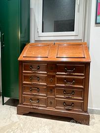 Cassettiera d’epoca in legno di noce massello