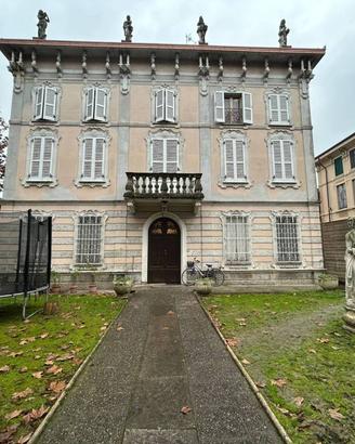Appartamento di 138 m² con 5 locali e box auto a P