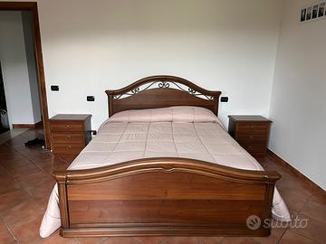 Camera da letto matrimoniale in legno