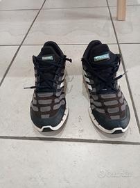 Scarpe Adidas da uomo n. 45 1/3 colore nero 