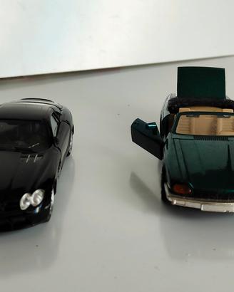 2 modelli scala 1:43 Jaguar e Mercedes 