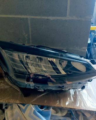 Proiettore led Seat Arona 2025 anno