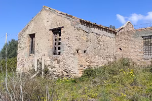 Rudere con terreno agricolo