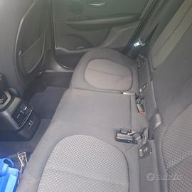 dai lineamenti particolaroli