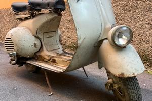 Vespa faro basso VN2T conservata