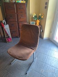 Sedie in metallo e stoffa