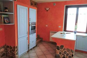 Appartamento di 80 m² con 4 locali e box auto a Bu