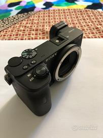 Sony A6600 + 4 obiettivi + 3 batterie + Accessori