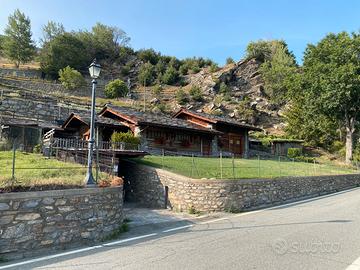 Stalla con terreni agricoli