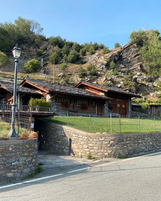 Stalla con terreni agricoli