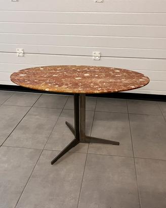 Tavolino ovale in marmo con base in acciaio