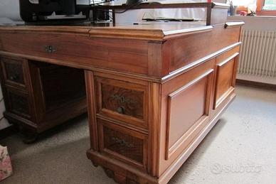 Scrivania doppia in noce massiccio