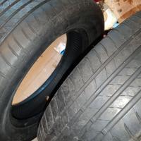 2 gomme Bridgestone Turanza 215/60 R17 usati 2023