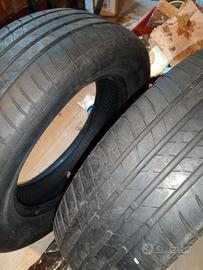 2 gomme Bridgestone Turanza 215/60 R17 usati 2023