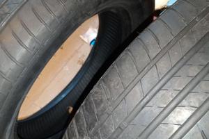 2 gomme Bridgestone Turanza 215/60 R17 usati 2023