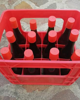 Cassa di plastica colorata + 12 bottiglie da vino