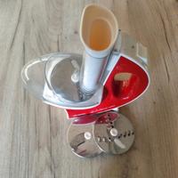 Saladino affetta verdure 