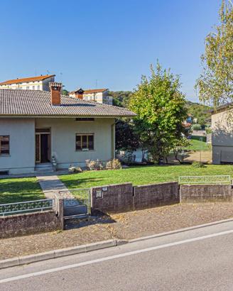 SPAZIOSA BIFAMILIARE CON GIARDINO E TERRAZZO