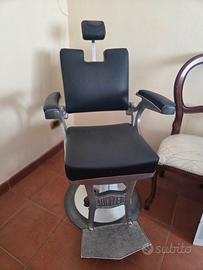 Poltrona sedia da barbiere antica