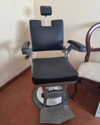 Poltrona sedia da barbiere antica