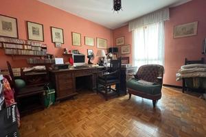 Tre camere due bagni e garage in centro