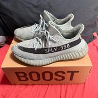 YEEZY 350 V2