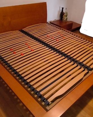 Letto matrimoniale con panchette e comodini