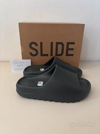 YEEZY SLIDE DARK ONYX