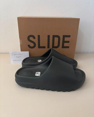 YEEZY SLIDE DARK ONYX
