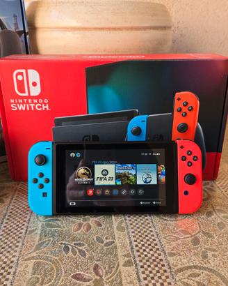 Nintendo switch con custodia 