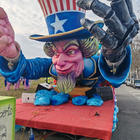 Carro allegorico con zio sam