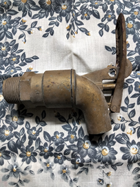 Rubinetto antico per uso esterno fontana