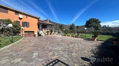 BIFAMILIARE A TREVIGNANO ROMANO