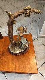 Porcellana di Capodimonte con donna sull'altalena