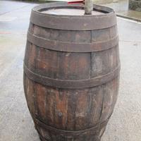 Botte in legno antica per vino  rubinetto vintage