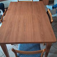 Tavolo allungabile con 4 sedie