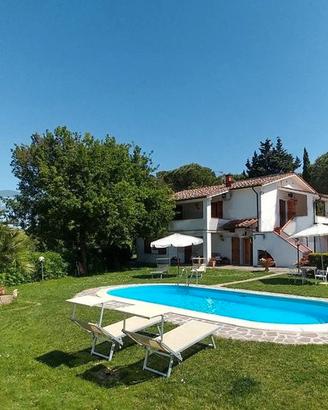 Natale villa indipenfente colline toscane