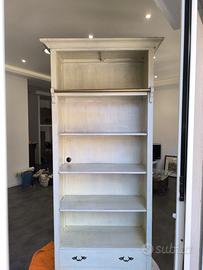 Libreria Shabby con cassetto e staffa e scala