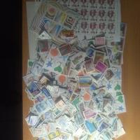 Francobolli nuovi in euro e in lire per affrancare